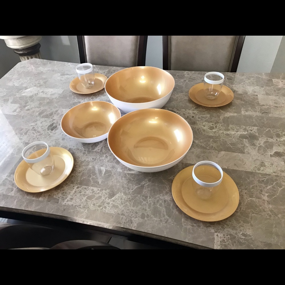 Tupperware Gold Chic Dining Set - Picture 2 of 5